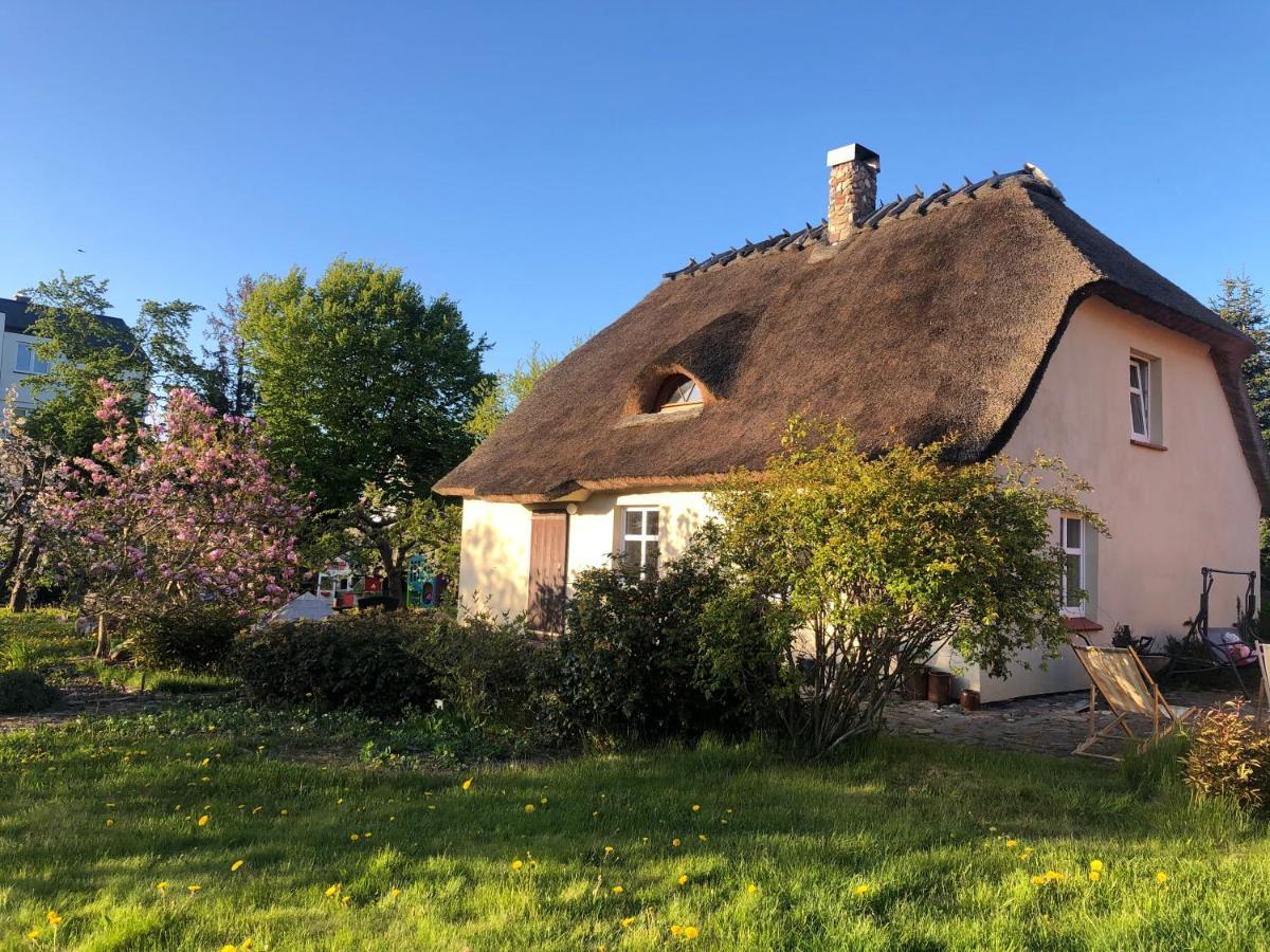 Oaza Pod Strzecha Klimatyczny Dom Z 3 Sypialniami Na Wylacznosc Z Kominkiem I Duzym Ogrodem Ustronie Morskie Exterior foto
