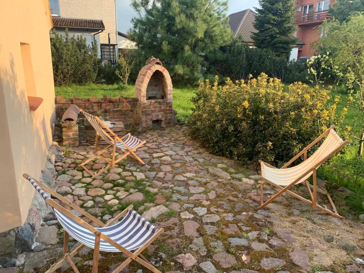 Oaza Pod Strzecha Klimatyczny Dom Z 3 Sypialniami Na Wylacznosc Z Kominkiem I Duzym Ogrodem Ustronie Morskie Exterior foto